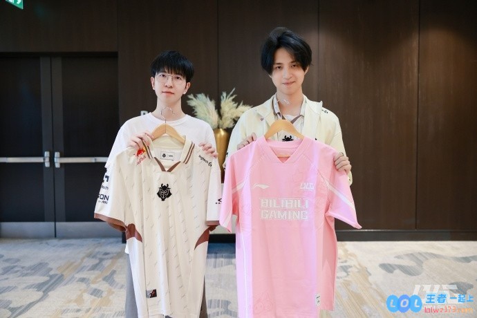 BLG晒照：Social碧形态出动！和G2的大家交换队服！