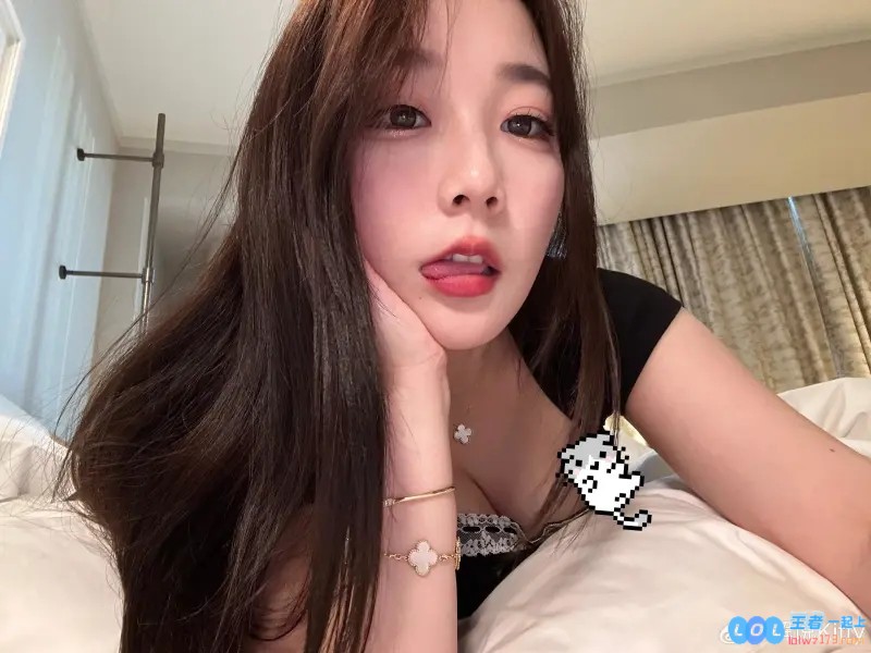 真有实力！前LPL英文流解说Kitty晒照：自拍合集，揭秘背后的故事与情感...