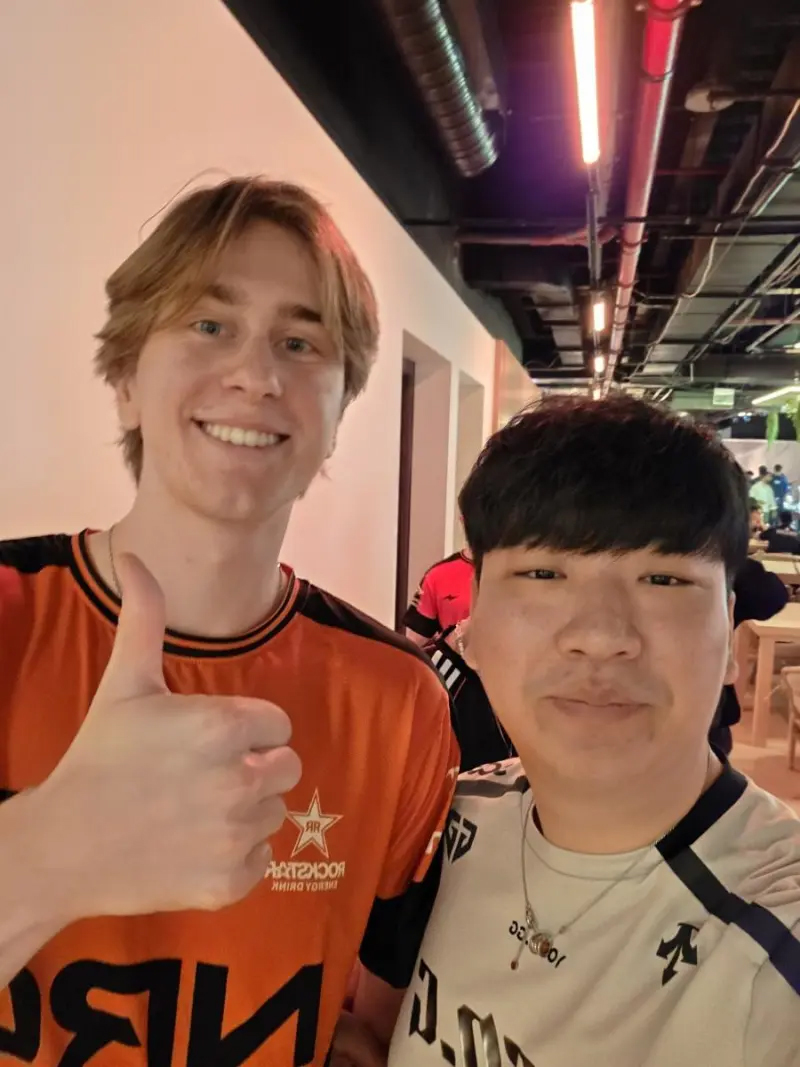 合影集邮顺便打比赛？t3xture更新与大佛等不同战队选手合照