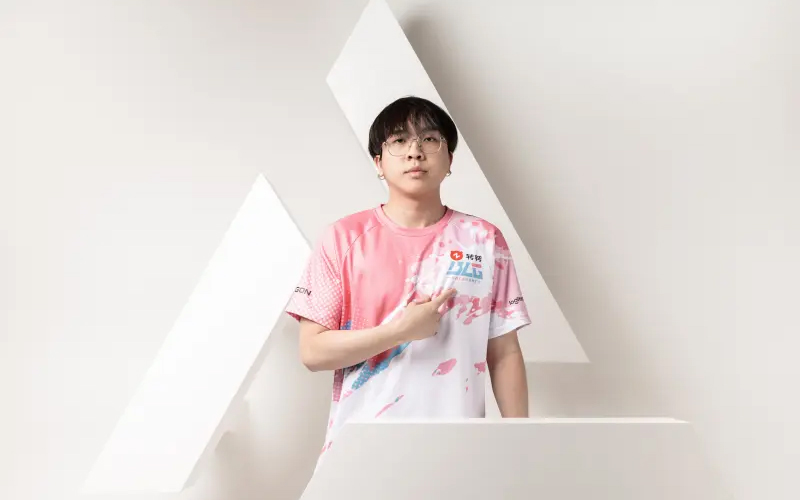 BLG分享EWC电竞世界杯返图：风格各异的全家福