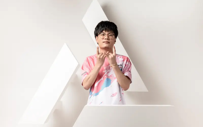 BLG分享EWC电竞世界杯返图：风格各异的全家福