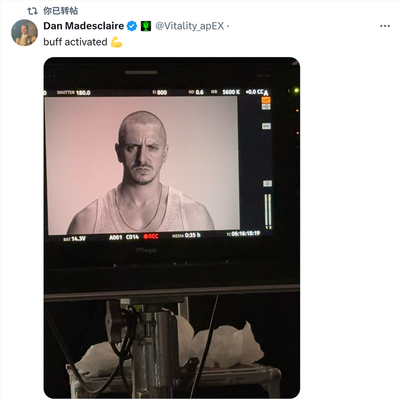 apEX晒光头照片：BUFF已激活