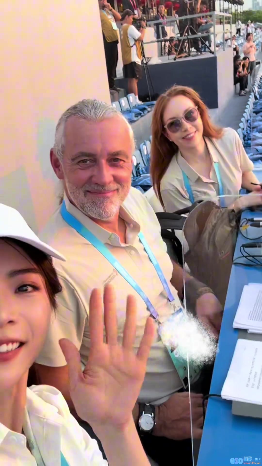 霜姐也是走起来了！余霜更新抖音视频分享自己前往世运会参与工作
