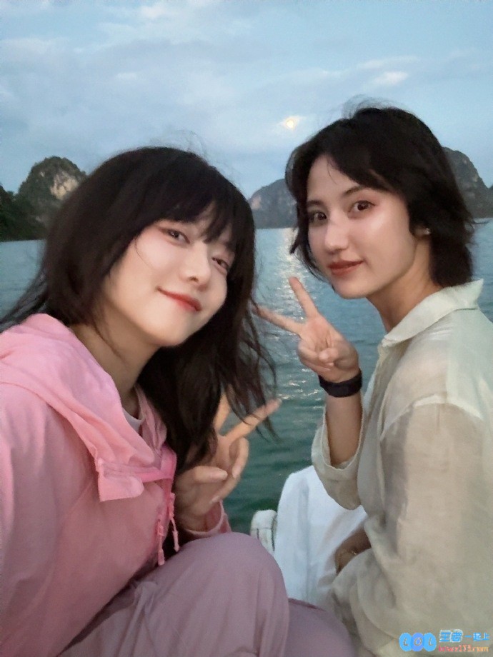 主持人骆歆晒照：今晚的月色真美?，邀你共赏这个浪漫夜晚的温柔光影