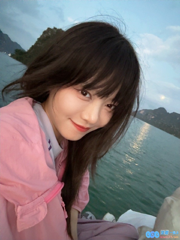 主持人骆歆晒照：今晚的月色真美?，邀你共赏这个浪漫夜晚的温柔光影