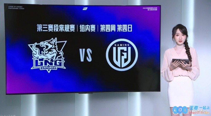 好腿！主持童童晒照：温温柔柔的金秘书穿搭，展现绝美时尚风范