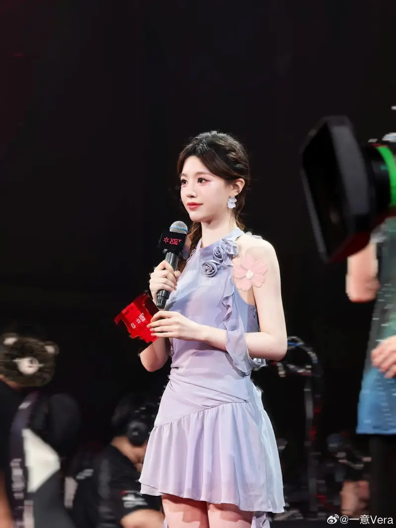 主持一意晒照：夏天的无畏竞技场&在大家的镜头里越来越幸福