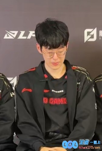 东施效颦拙劣模仿！Scout：爆弹前期厉害拿到优势后能起推塔节奏，能否撑起整个战局？