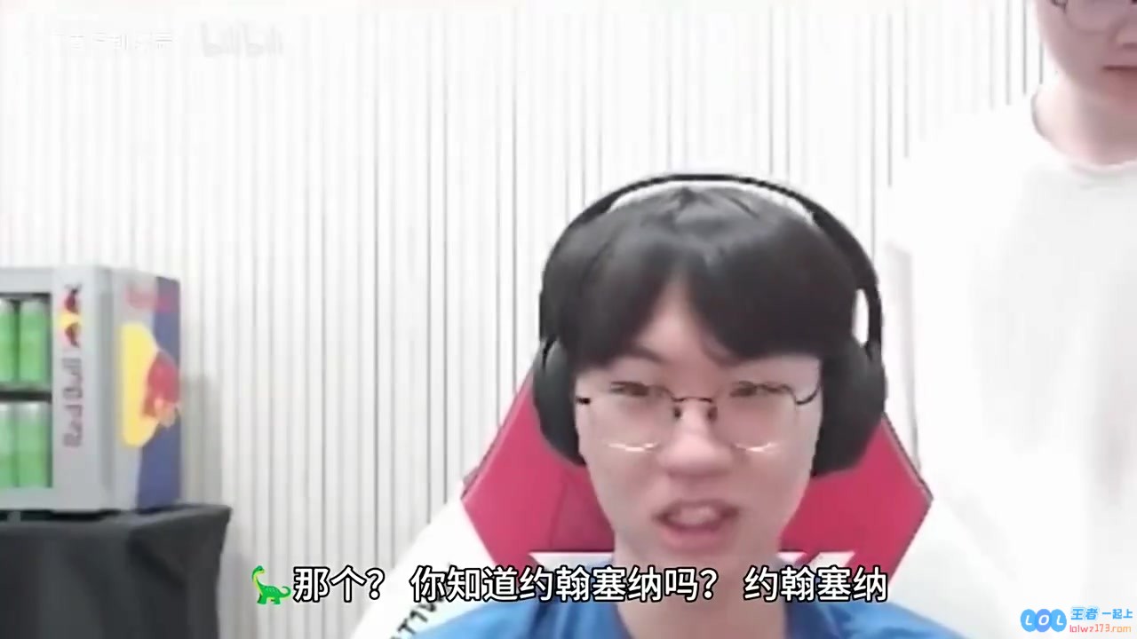 这样夸队友的？Faker看见粉丝送Doran的周边：太羡慕你了，电竞情谊的完美体现