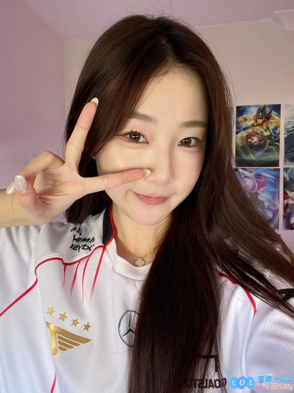 数值怎么有点削弱了？解说Kitty晒照：终于出门啦，跃动生活的无限可能
