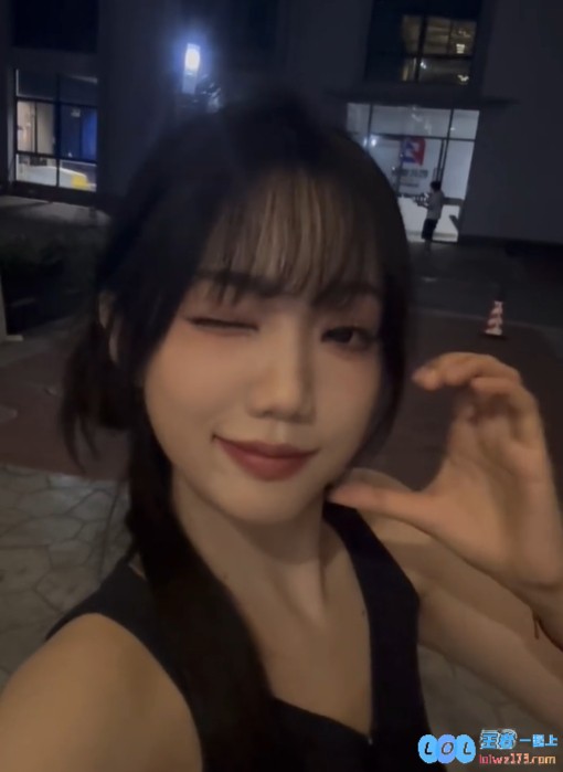 主持十月更博晒照：延时发送下班时刻，感受生活的多彩瞬间