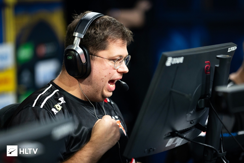 karrigan：s1mple大局观和临场判断很强，蒙古队基本功很扎实