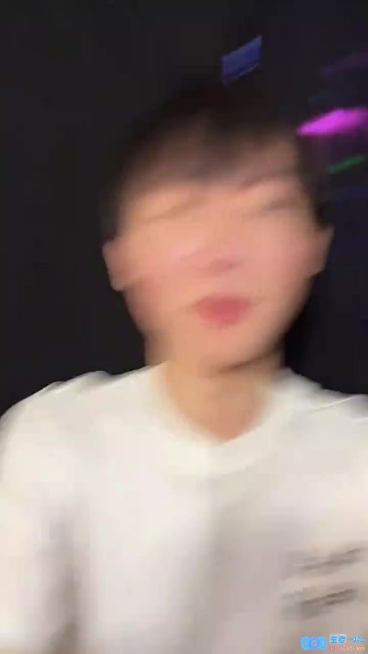 主持小钰与Ming合拍视频：下次让前面这个跳舞，展现欢乐与创意的完美时刻
