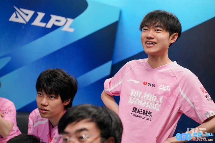 虐菜太轻松太爽！Knight两局共计打满50层杀人书合砍20_3_21数据