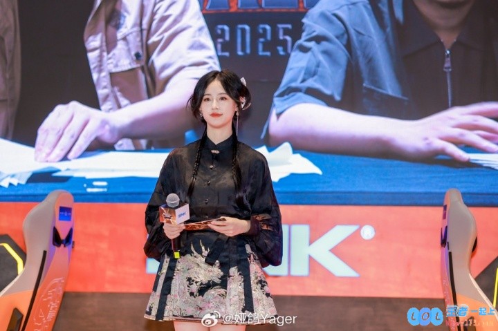 永劫赛事女主持Yager晒照：在CJ被格斗玩家的热情包裹的里三层外三层