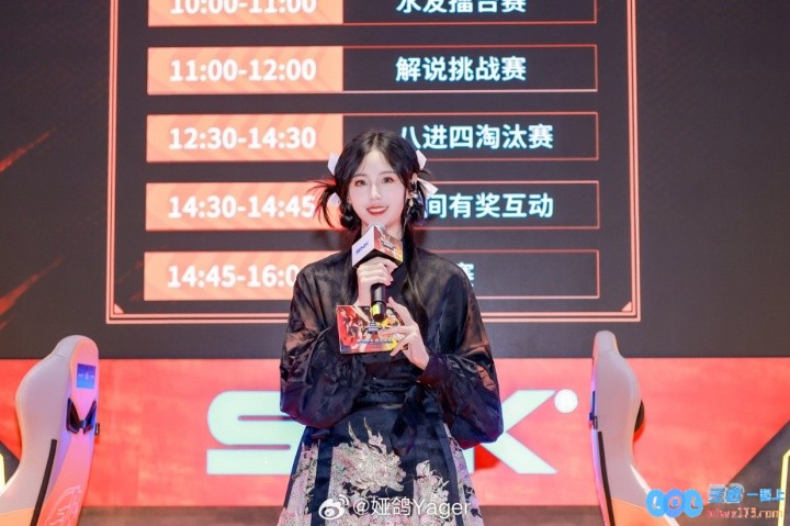 永劫赛事女主持Yager晒照：在CJ被格斗玩家的热情包裹的里三层外三层