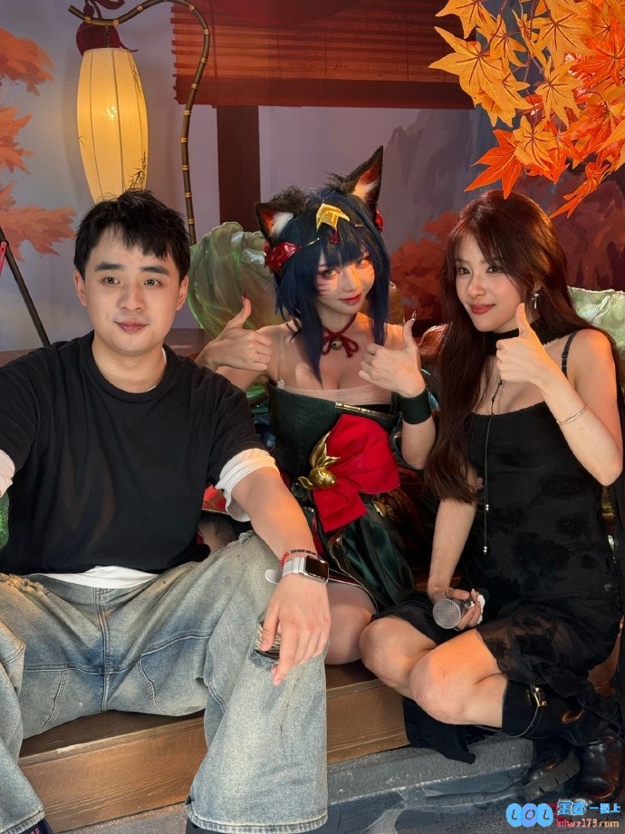 Rita分享和毛毛、COSer合照：有人主打一个板正加多余了说是诸多趣事的汇聚
