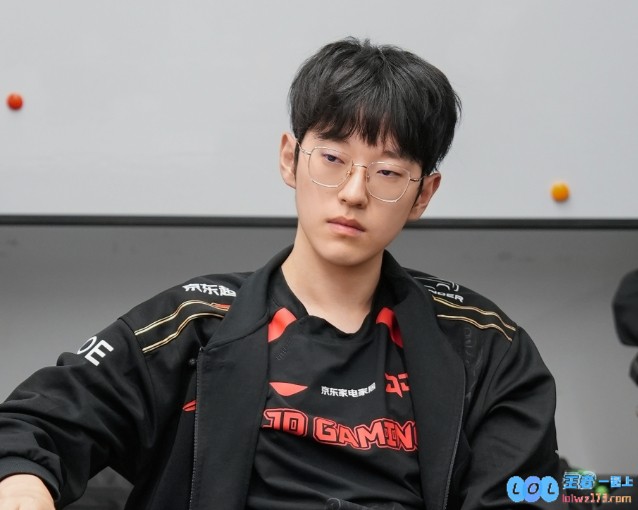 这状态下滑的很不对！Scout两局合砍2_8_8，发条/瑞兹均被对位GAP