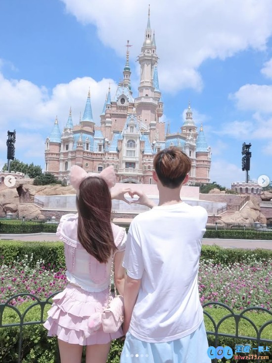 FoFo女友晒照：去迪士尼二人世界~₊⁺?₊⁺，共度浪漫时光的奇妙旅程