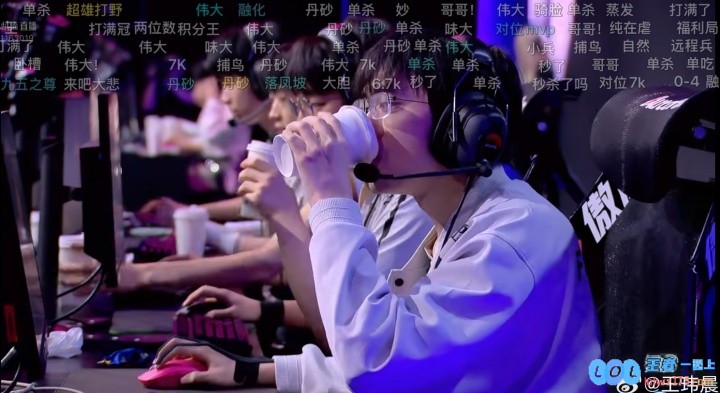 媒体人看TES被AL杀穿：Kanavi一到这种局就开送Hope把哥哥也杀爆了