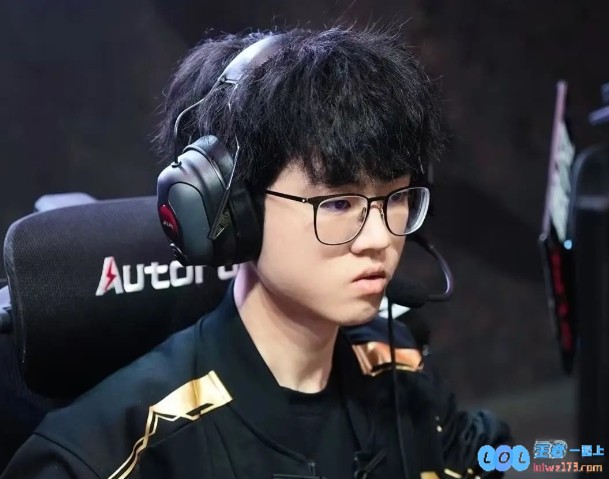 会是TES吗？爆料称曾有登峰组队伍联系圆神，吧友们觉得会是哪支队伍？