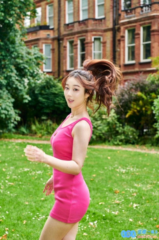 解说Kitty晒照：头发扎起来好看吗?，看看她的独特魅力与风格