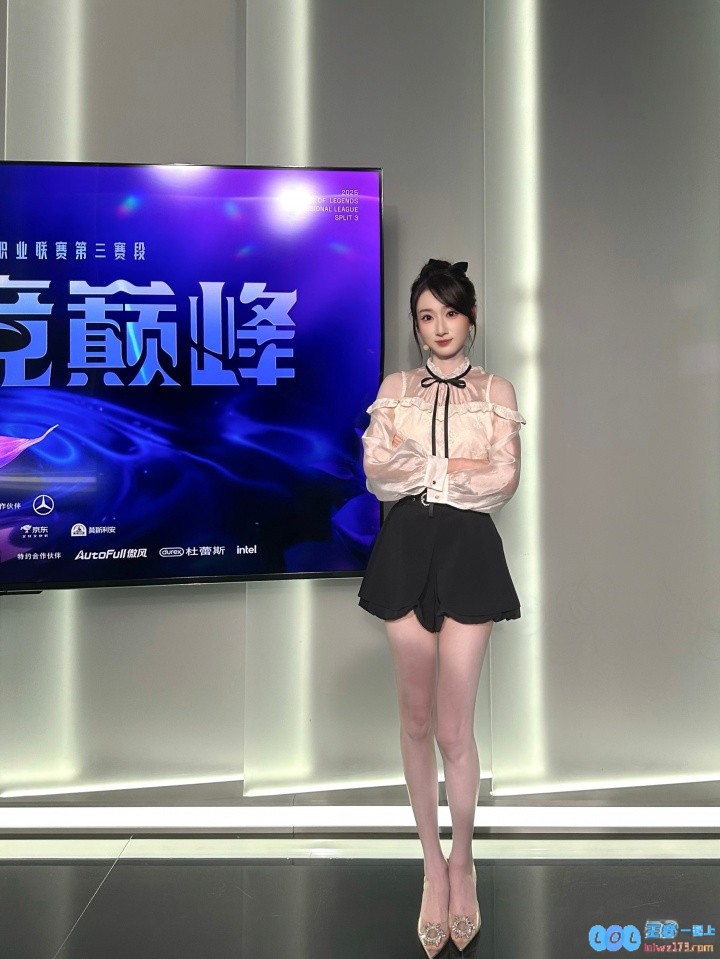 美女主持人童童晒出昨日上班OOTD：期待与你们下次见面~