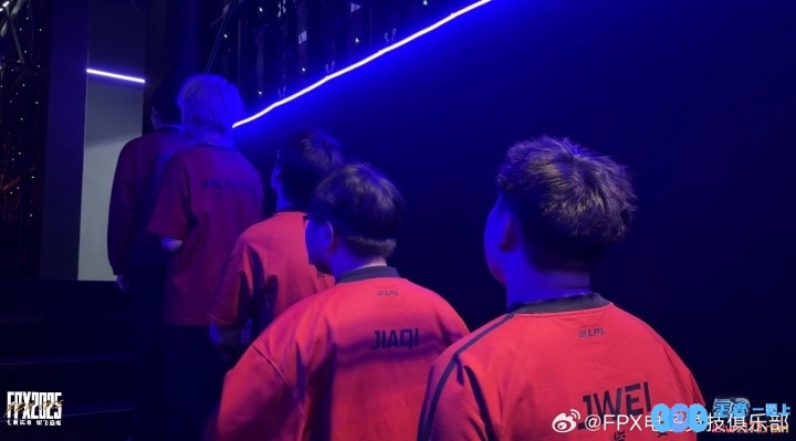 全神班就“神”在这！FPX第三赛段总战绩1胜13负唯一胜场为横扫iG