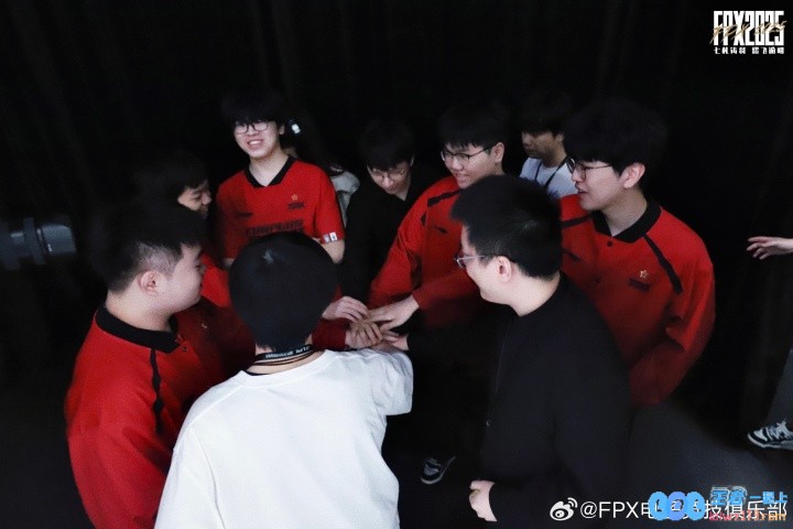 骑士之路能终结连败吗？FPX不敌TES惨遭常规赛十连败，战队未来何去何从