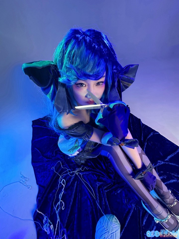 女解说Kitty晒出COS照：格温这么出装？?✂️