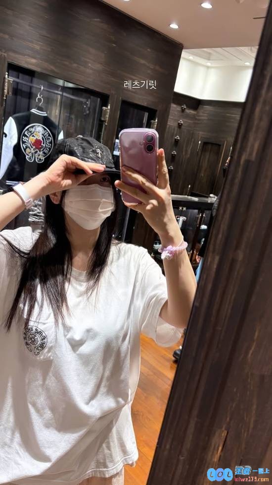 《剑星》体模申才恩美丽新照：衣着时尚身材出众，焕发出青春活力与无限魅力！