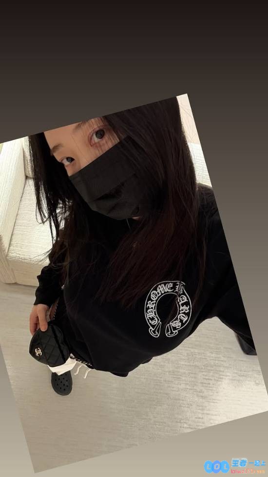 《剑星》体模申才恩美丽新照：衣着时尚身材出众，焕发出青春活力与无限魅力！