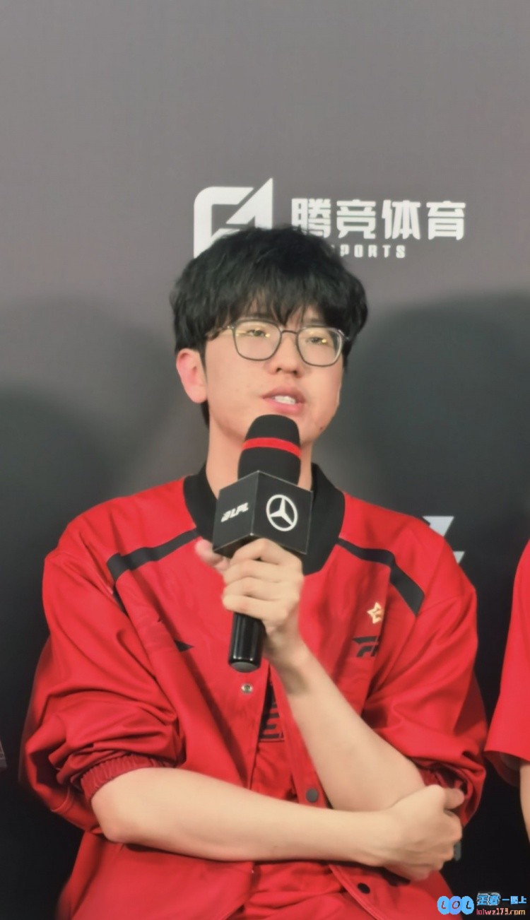 光脚的不怕穿鞋的！Jiejie：FPX都在谷底了打赢了压力大的是对面