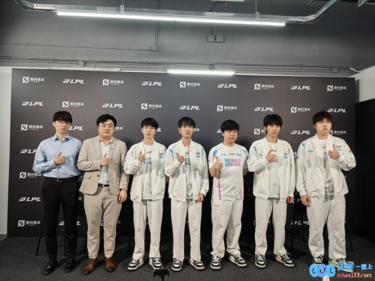 BLG赛后群访教练：保持前期拿优势的方式中后期加强终结能力，助力团队走向辉煌