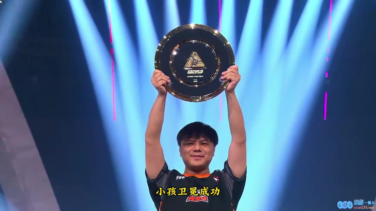 Xiaohai曾卓君赛后更新视频：“冠军火焰不灭！这团火，等你接！”奋发向前，点燃新的荣耀之路