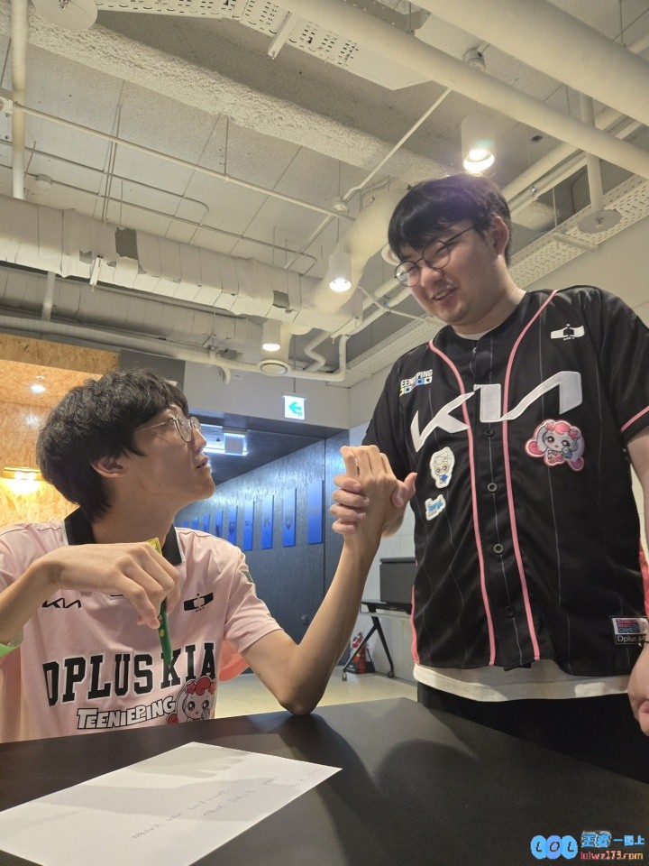 前DK上单Nuguri观赛老队友：并与Showmaker/BeryL中辅合照点赞，重温电竞岁月的浓情对会