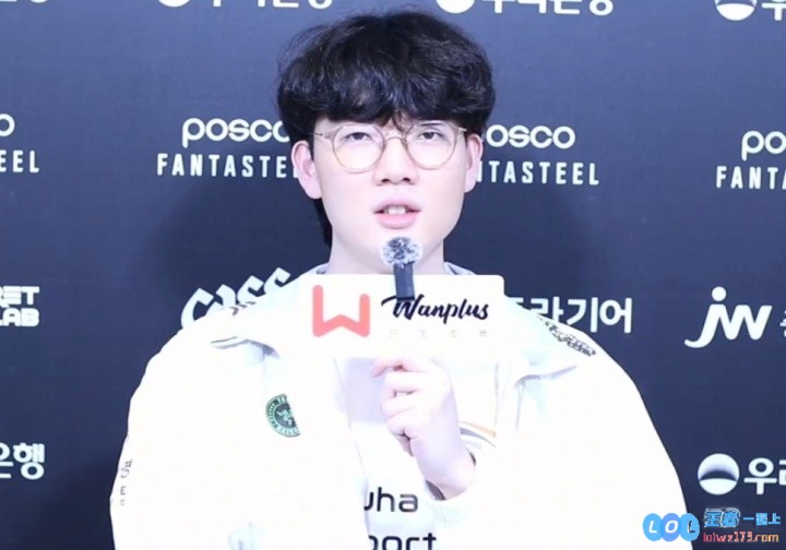 Viper：今年S赛在中国，很想吃黄焖鸡/煲仔饭，米线店有机会就去