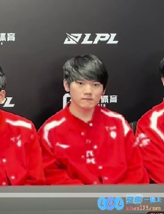 JackeyLove：AD拿到MVP要感谢团队的优秀发挥AD这个位置很吃队伍，展现团结的力量
