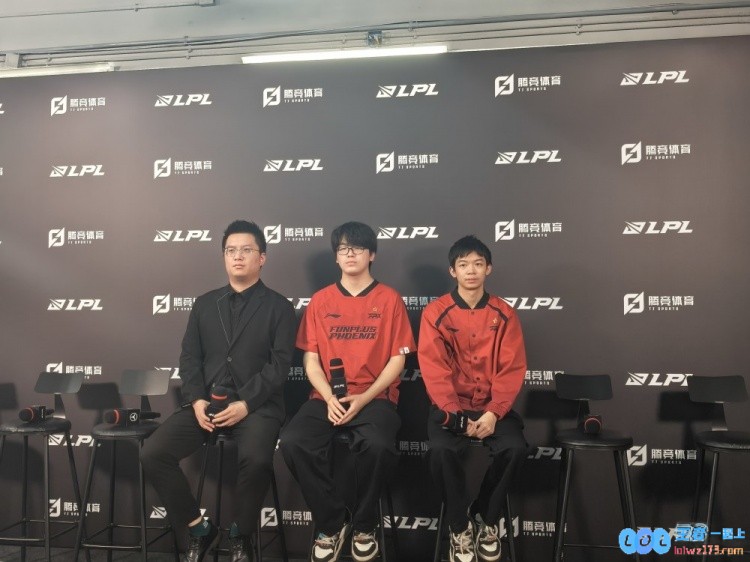 FPX赛后群访教练：BLG和TES都很强要做好我们自己的比赛内容，期待未来的辉煌
