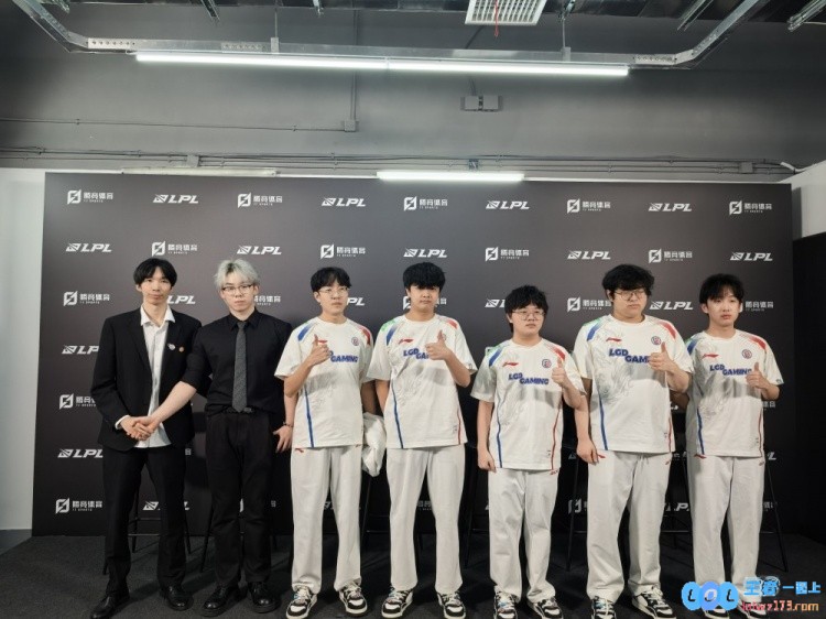LGD赛后群访教练：队伍状态比之前好局内失误也有所减少风云变幻的赛事背后见证成长
