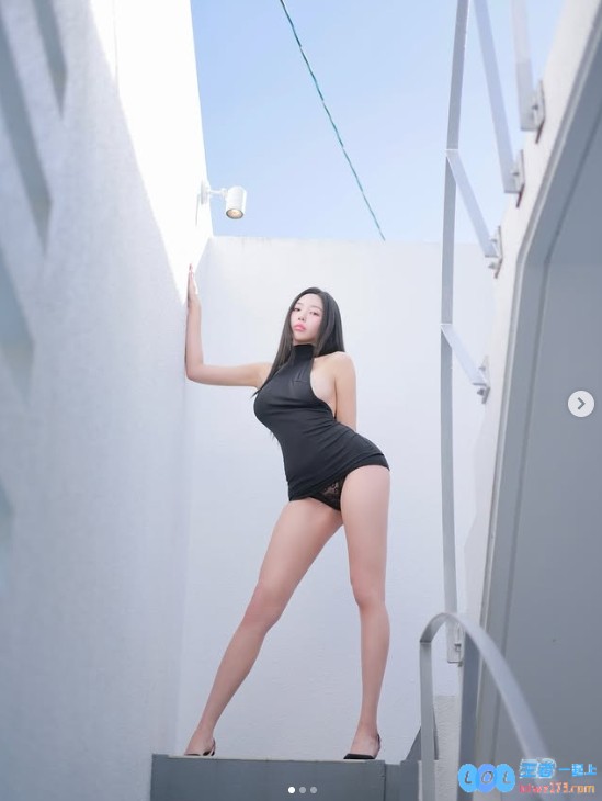 韩版《完蛋美女》演员晒照：这穿搭，建议加入DLC！🤤