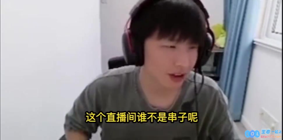 H4cker：肯定是哥哥厉害啊，他现在是常规赛天榜第一的AD，展现了无与伦比的实力与技艺