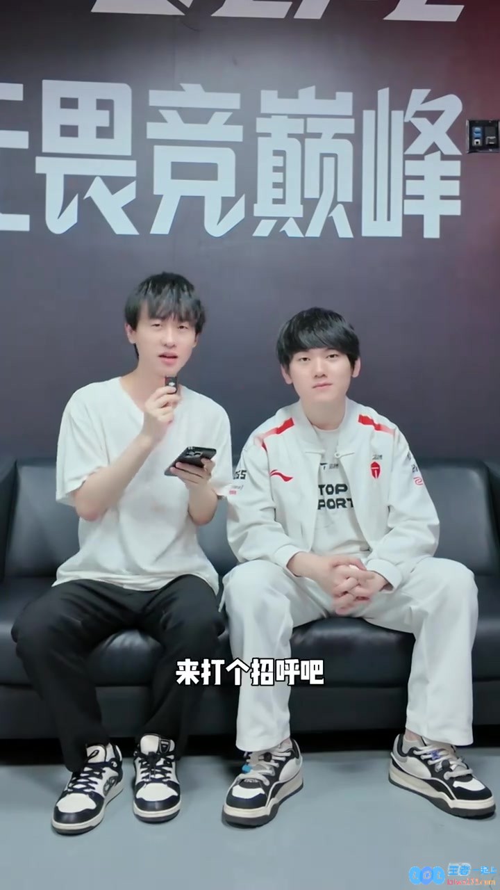 Ming采访JKL：跟同位置选手双排选Uzi，我会去打辅助，展现无畏精神与团队协作
