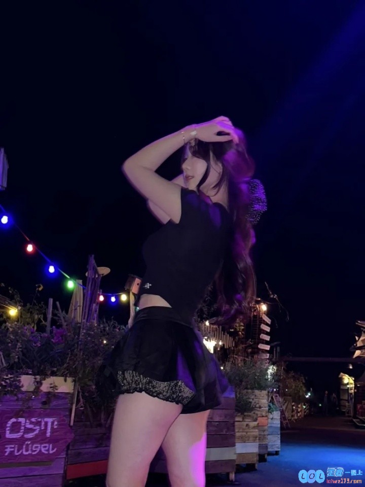 这腿好顶😍解说Kitty晒日常照：近距离，展现优雅与个性，缔造无尽魅力