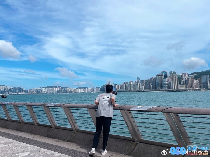 Tarzan晒在香港游玩照：来都来了，金珍洪这都不来，难道是遗憾的缺席？