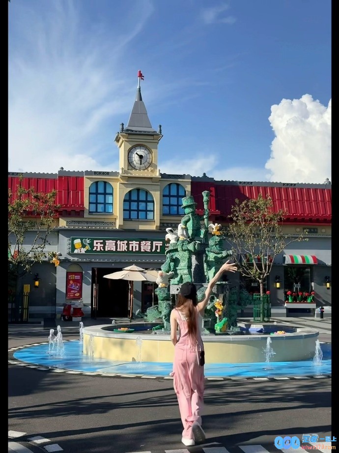 LPL主持BaoBao晒游玩照：LEGODAY️?，带你领略色彩斑斓的积木世界