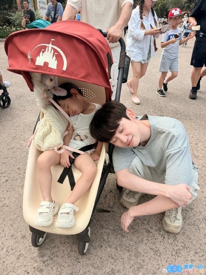doinb分享带娃出游照：玛雅公主回家了，带你领略这段温馨旅程的点滴