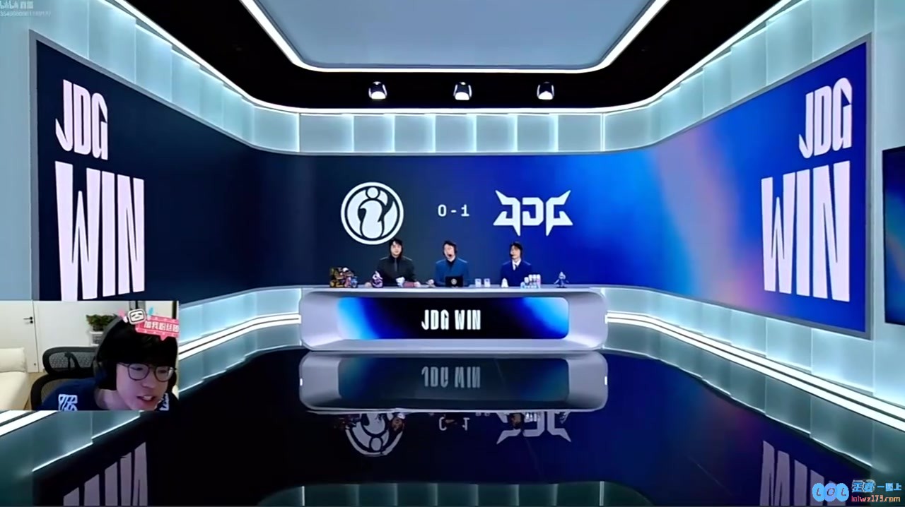 jiejie：给Wei加油心不诚？因为弹幕给Wei加油的没有给JDG的多啊