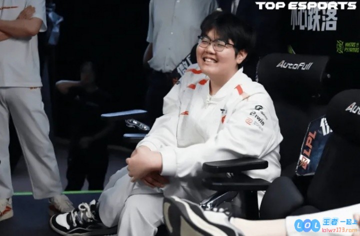 晋级世界赛，赛后369发文：S15我们来了，兄弟们世界赛加油，期待你的荣耀时刻