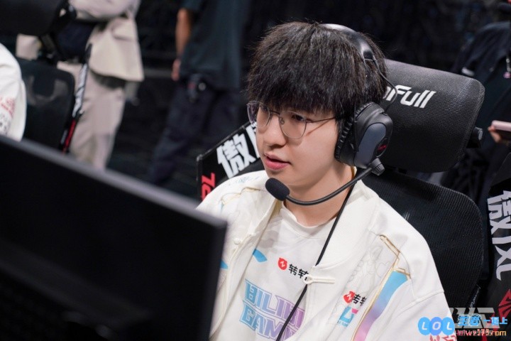 吧友们如何评价有网友称“Elk就是Uzi的接班人”这一说法？各路英雄齐聚，一场热烈讨论即将展开！